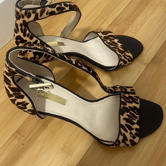 Louise et Cie 3 1/2” stilleto leopard print ankle strap sandals - Picture 1 of 4